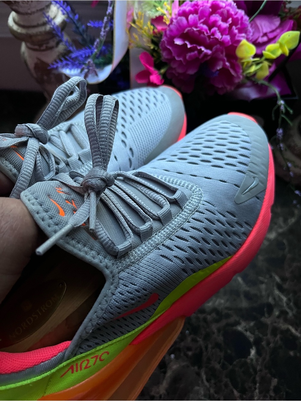 Nike AirMax 270
Streetwear/Lifestyle
Athletic Shoes
Size 5.5 Youth/7 Women - Picture 12 of 12